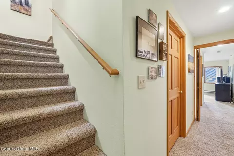 Entry Way - 1700 E Russell Rd, Harrison, ID 83833 photo 5 of 6