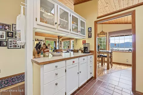 Kitchen - 1700 E Russell Rd, Harrison, ID 83833 photo 7 of 8