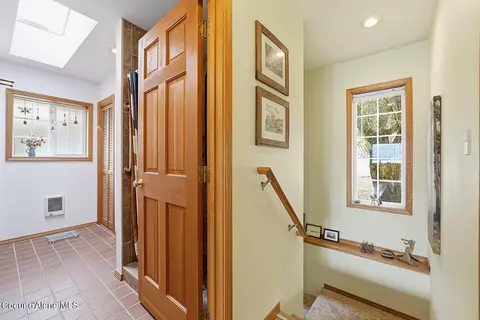 Entry Way - 1700 E Russell Rd, Harrison, ID 83833 photo 4 of 6