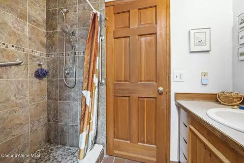 Bath - 1700 E Russell Rd, Harrison, ID 83833 photo 3 of 6