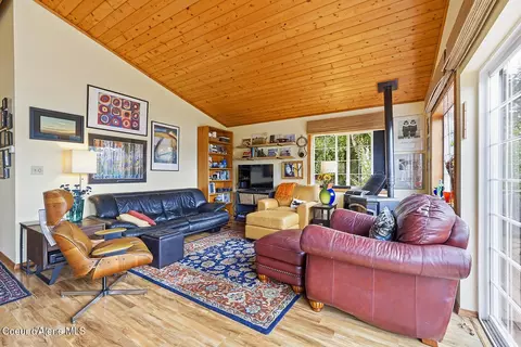 Living - 1700 E Russell Rd, Harrison, ID 83833 photo 1 of 4