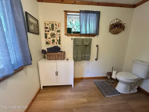 Bath - 633 Old Mill Rd, Samuels, ID 83862 photo 4 of 5