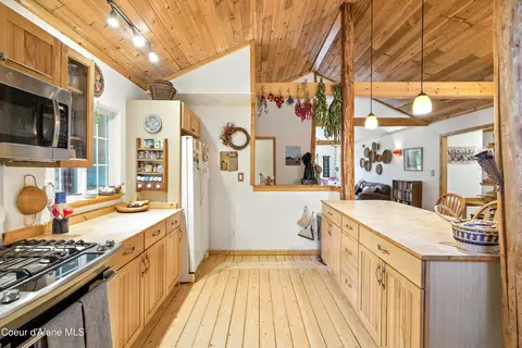 Kitchen - 633 Old Mill Rd, Samuels, ID 83862 photo 6 of 6