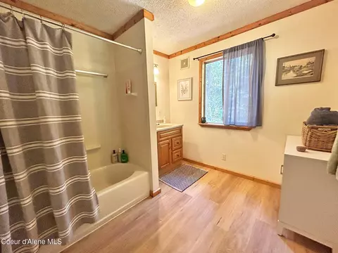 Bath - 633 Old Mill Rd, Samuels, ID 83862 photo 2 of 5