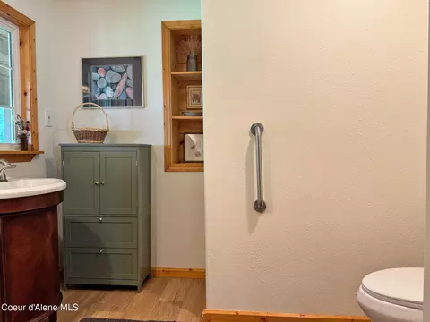 Bath - 633 Old Mill Rd, Samuels, ID 83862 photo 5 of 6