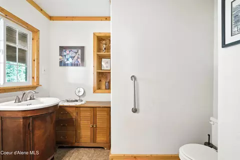 Bath - 633 Old Mill Rd, Samuels, ID 83862 photo 5 of 5