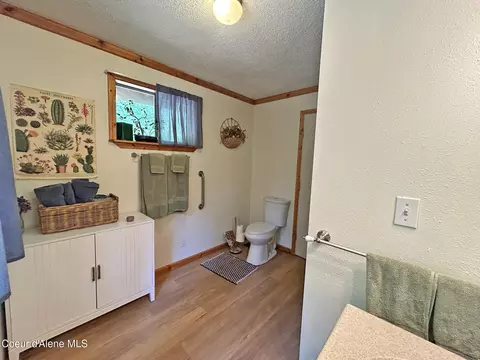 Bath - 633 Old Mill Rd, Samuels, ID 83862 photo 1 of 5