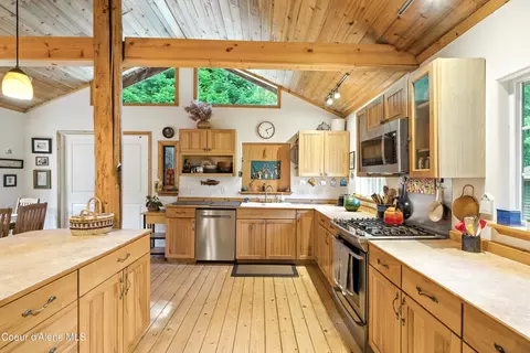 Kitchen - 633 Old Mill Rd, Samuels, ID 83862 photo 5 of 6