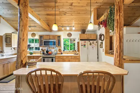 Kitchen - 633 Old Mill Rd, Samuels, ID 83862 photo 4 of 6