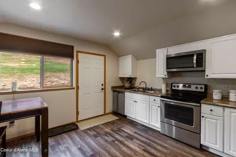 Kitchen - 355 533 Olympic Dr, Sandpoint, ID 83864 photo 5 of 7