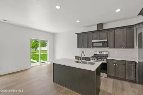 Kitchen - 635 N Galbraith Lp, Post Falls, ID 83854 photo 3 of 4