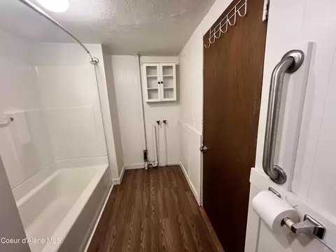 Bath - 402 W Mullan Ave, Kellogg, ID 83837 photo 1 of 2