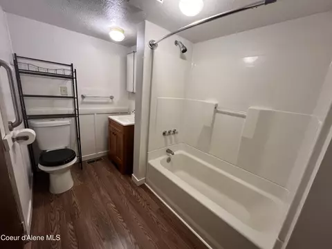 Bath - 402 W Mullan Ave, Kellogg, ID 83837 photo 2 of 2