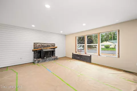 Living - 4733 E Alpine Dr, Post Falls, ID 83854 photo 4 of 6