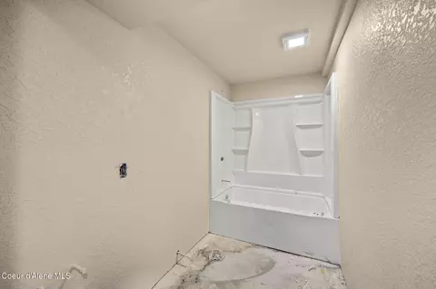 Bath - 4733 E Alpine Dr, Post Falls, ID 83854 photo 2 of 2