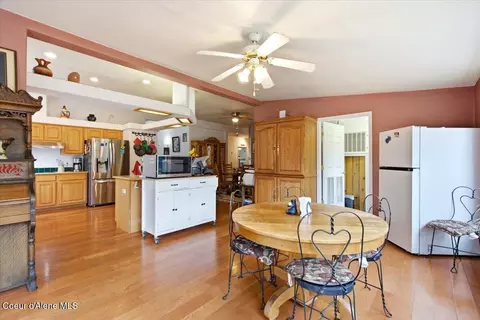 Dining - 7005 E Arthur Rd, Athol, ID 83801 photo 2 of 4