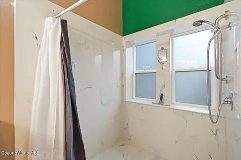 Bath - 7005 E Arthur Rd, Athol, ID 83801 photo 2 of 3