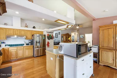 Kitchen - 7005 E Arthur Rd, Athol, ID 83801 photo 4 of 6