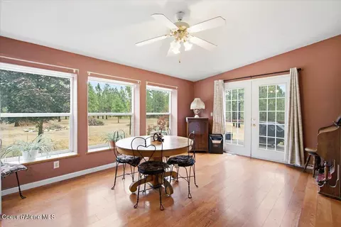 Dining - 7005 E Arthur Rd, Athol, ID 83801 photo 1 of 4