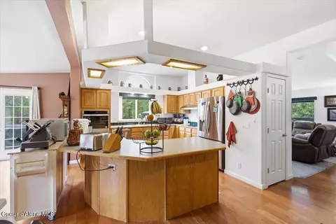 Kitchen - 7005 E Arthur Rd, Athol, ID 83801 photo 3 of 6