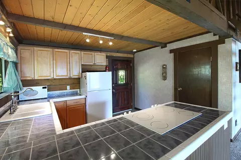 Kitchen - 93 Blue Jay Dr, Sagle, ID 83860 photo 2 of 3