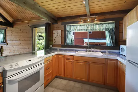 Kitchen - 93 Blue Jay Dr, Sagle, ID 83860 photo 3 of 3
