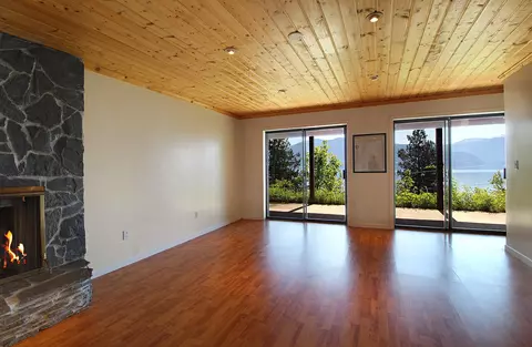 Living - 93 Blue Jay Dr, Sagle, ID 83860 photo 6 of 6