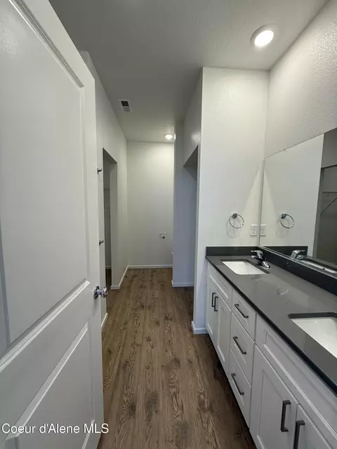Bath - 5262 E Aquila Ave, Post Falls, ID 83854 photo 1 of 4