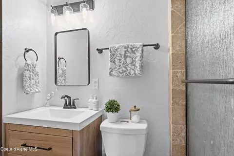 Bath - 101 Spring View Ln, Sagle, ID 83860 photo 1 of 6