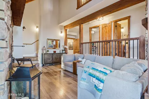 Living - 101 Spring View Ln, Sagle, ID 83860 photo 4 of 4