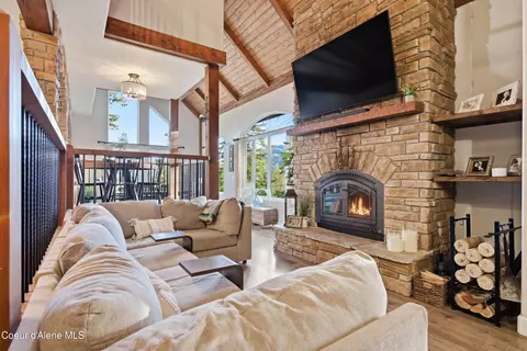 Living - 101 Spring View Ln, Sagle, ID 83860 photo 3 of 4
