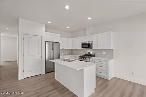 Kitchen - 627 N Galbraith Lp, Post Falls, ID 83854 photo 3 of 6