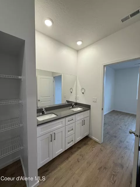 Bath - 5258 E Antares Ln, Post Falls, ID 83854 photo 5 of 7