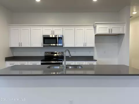 Kitchen - 5258 E Antares Ln, Post Falls, ID 83854 photo 6 of 7