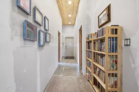 Entry Way - 2455 E War Eagle Ave, Athol, ID 83801 photo 4 of 5