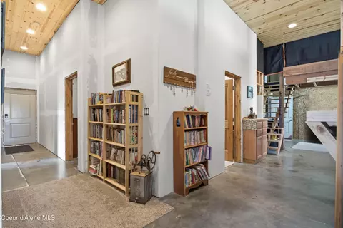 Entry Way - 2455 E War Eagle Ave, Athol, ID 83801 photo 3 of 5