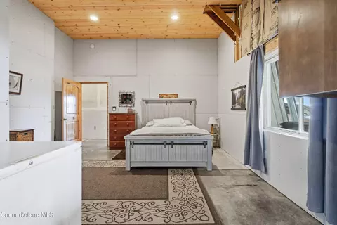 Bedroom - 2455 E War Eagle Ave, Athol, ID 83801 photo 4 of 6