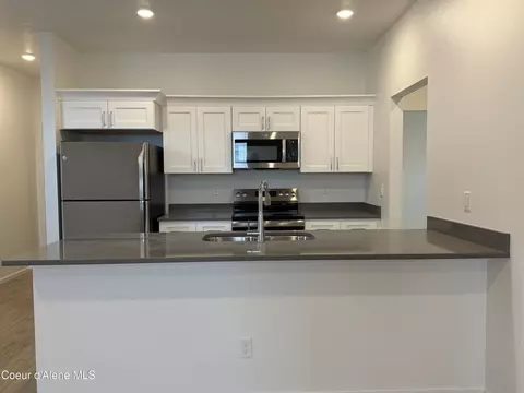 Kitchen - 5280 E Aquila Ave, Post Falls, ID 83854 photo 4 of 5