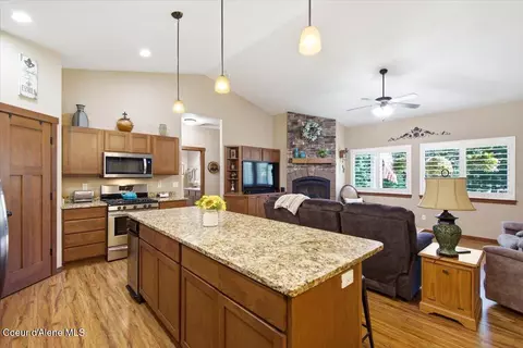 Kitchen - 31288 N Sienna Loop, Athol, ID 83801 photo 2 of 4