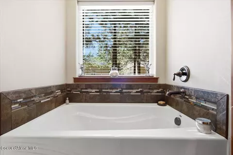 Bath - 31288 N Sienna Loop, Athol, ID 83801 photo 3 of 5