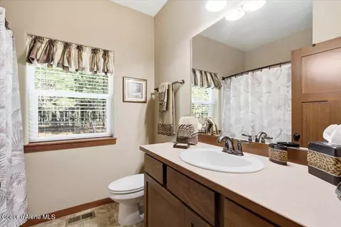 Bath - 31288 N Sienna Loop, Athol, ID 83801 photo 4 of 5