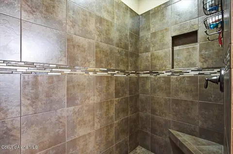 Bath - 31288 N Sienna Loop, Athol, ID 83801 photo 2 of 5