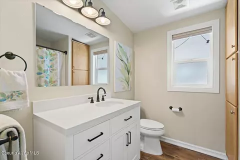 Bath - 7497 E Forest View Rd, Athol, ID 83801 photo 3 of 3