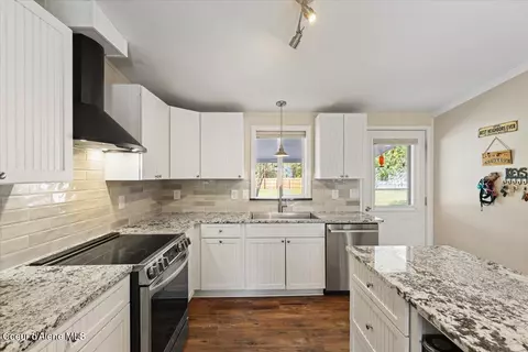 Kitchen - 7497 E Forest View Rd, Athol, ID 83801 photo 1 of 3