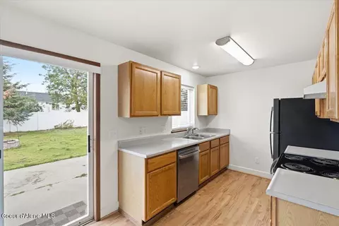 Kitchen - 1003 E Teton Ave, Post Falls, ID 83854 photo 2 of 3