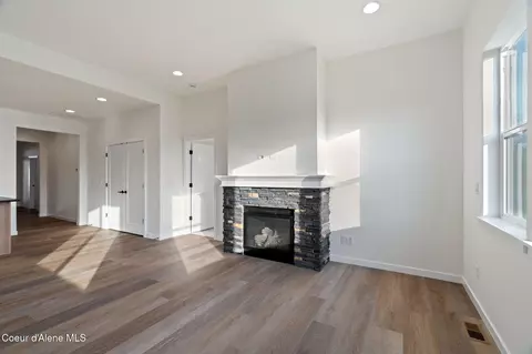 Living - 1127 E Walton Ct, Post Falls, ID 83854 photo 3 of 6