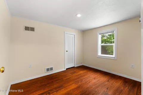 Bedroom - 1601 Main St, Sandpoint, ID 83864 photo 2 of 5