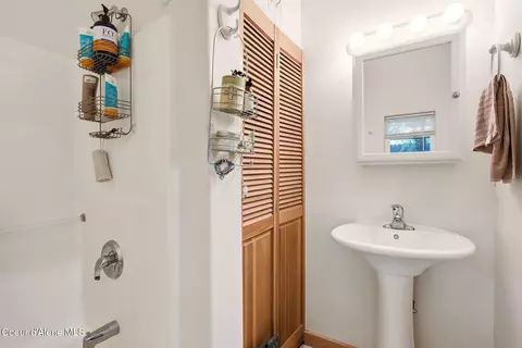 Bath - 1601 Main St, Sandpoint, ID 83864 photo 2 of 3