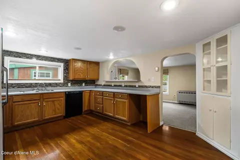 Kitchen - 1601 Main St, Sandpoint, ID 83864 photo 2 of 4