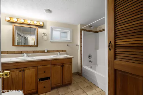 Bath - 1601 Main St, Sandpoint, ID 83864 photo 1 of 3